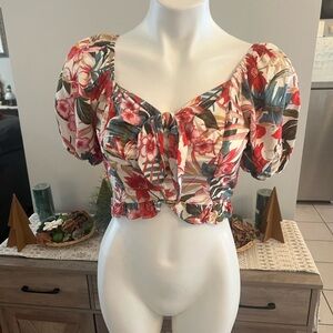 Revolutionary floral cropped top